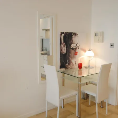 Gray D Albion Thi235 * Cannes