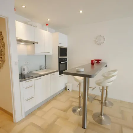 Gray D Albion Thi235 Cannes