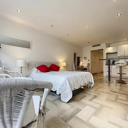 Gray D Albion Thi235 * Cannes