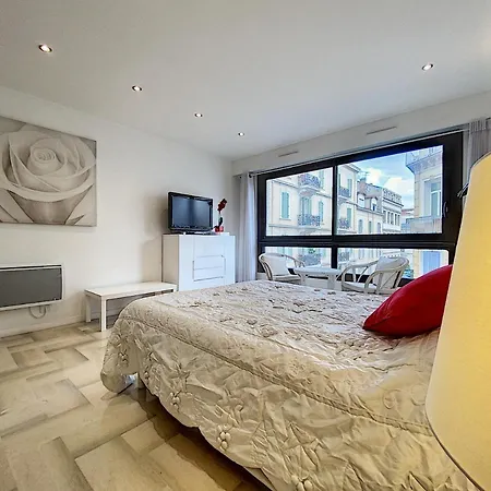 Gray D Albion Thi235 Cannes