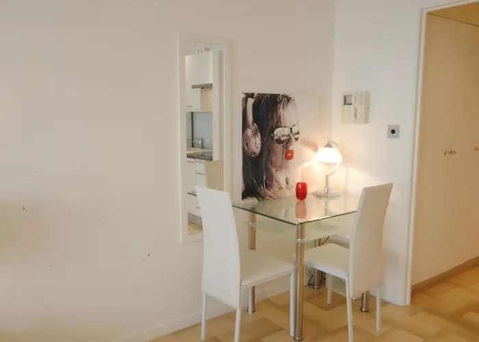 Gray D Albion Thi235 * Cannes