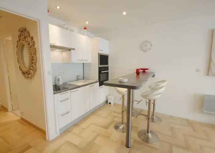 Gray D Albion Thi235 Cannes