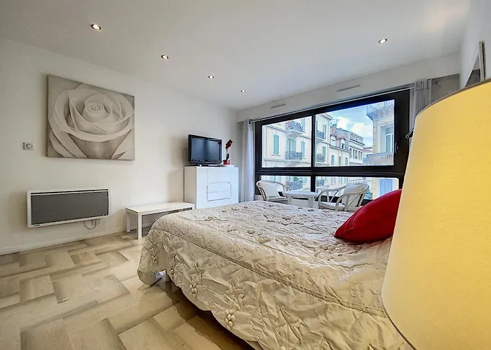 Gray D Albion Thi235 Cannes