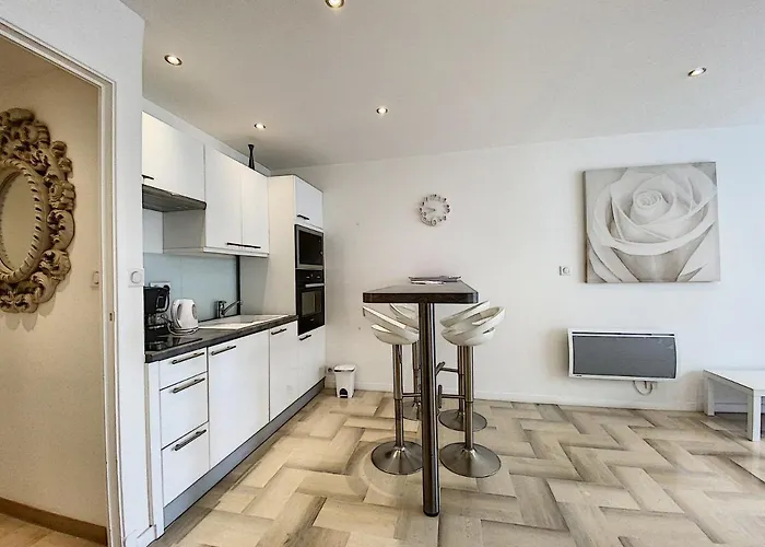 Gray D Albion Thi235